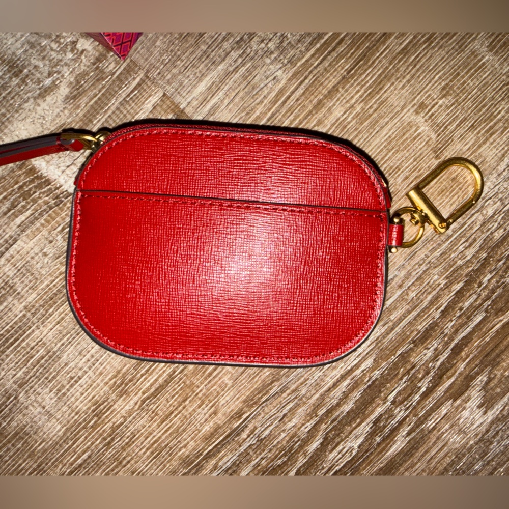 Like new Tory Burch ROBINSON CARD CASE KEY RING - Picture 11 of 14